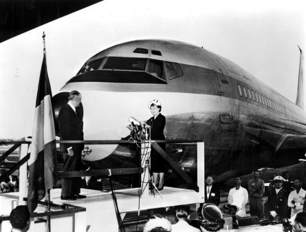 october-16-1958-first-lady-mamie-eisenhower-and-pan-am-chairman-juan-trippe-christen-the-boeing-707-121-the-plane-that-inaugurated-the-commercial-jet-age-for-the