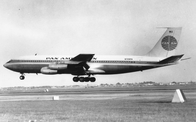 Clipper America arriving at London on 8 September 1958. It was the first American-built jetliner to land in Britain. (PAHF)
